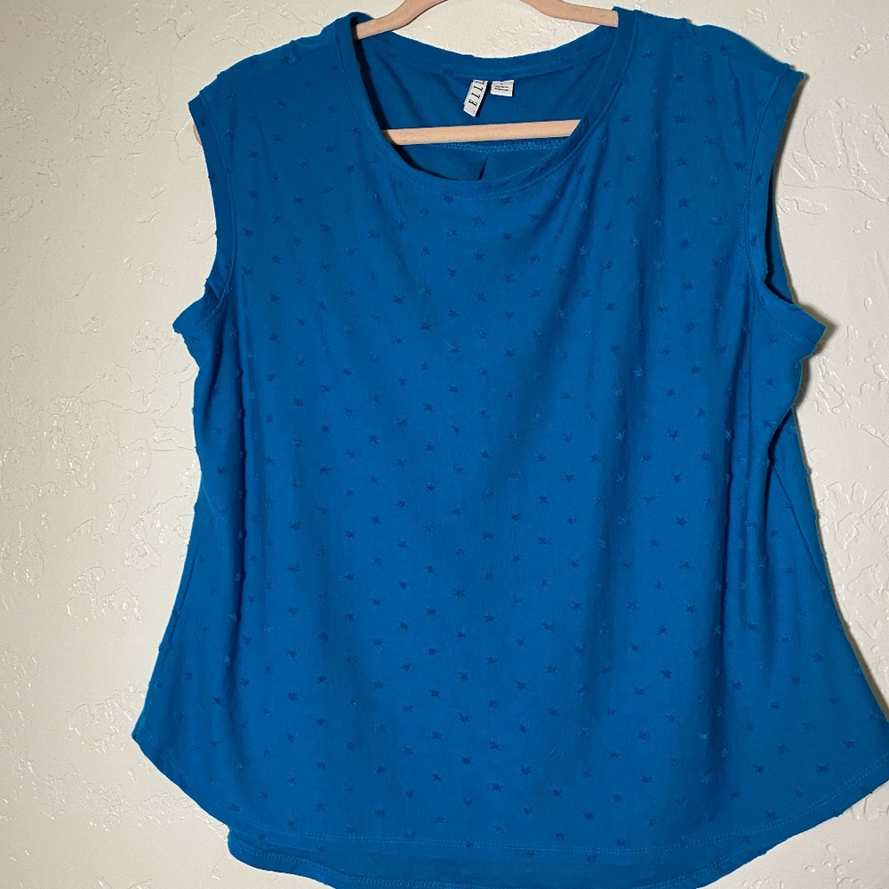 Elle sleeveless blouse, size large.